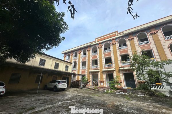 Bên trong trụ sở tòa án bỏ hoang được rao thuê hơn nửa tỷ đồng/năm