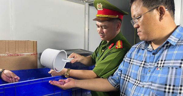 Bên trong xưởng sản xuất hàng triệu viên C sủi giả của Vintechpharm