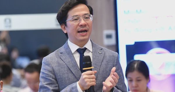 Bệnh nhân không phải xếp hàng thanh toán viện phí, quét mã QR ngay tại bàn bác sĩ