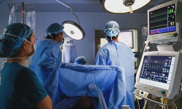 Bệnh sàn chậu khiến nhiều phụ nữ không dám cười lớn
