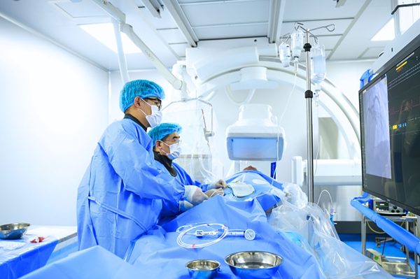 Bệnh viện Bãi Cháy cứu người đàn ông 3 lần ngừng tim trong nửa giờ