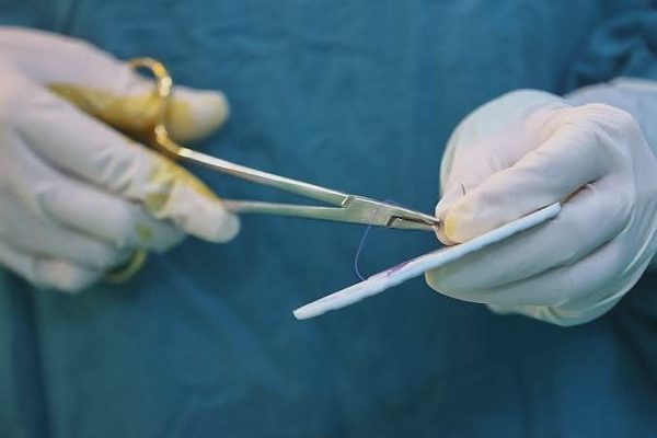 Bệnh viện báo động đỏ cứu sản phụ đẻ rơi con tại nhà