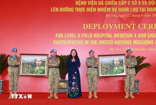 Bệnh viện dã chiến cấp 2 số 8 và Đội Công binh số 5 xuất quân thực hiện nhiệm vụ