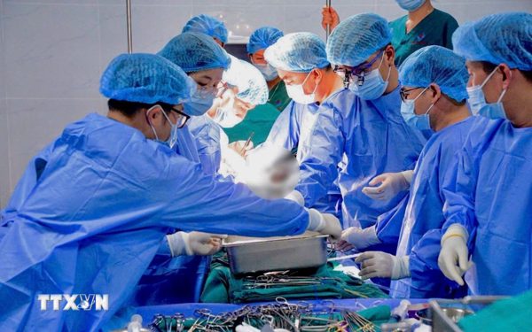 Bệnh viện Trung ương Huế lập kỷ lục bảo quản thận ghép xuyên Việt trong 18 giờ