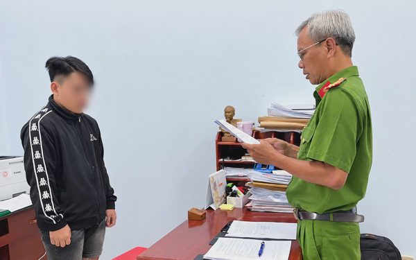 Bênh vực bạn gái của ‘đàn anh’, thiếu niên 15 tuổi ở Vĩnh Long bị khởi tố về hành vi giết người