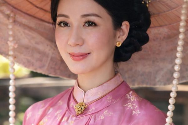 Bí ẩn đời tư của diễn viên phim giờ vàng VTV từng làm tiếp viên hàng không