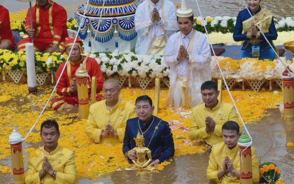 Bí ẩn tượng Phật nổi lên giữa sông và lễ hội 400 năm tuổi ở Thái Lan