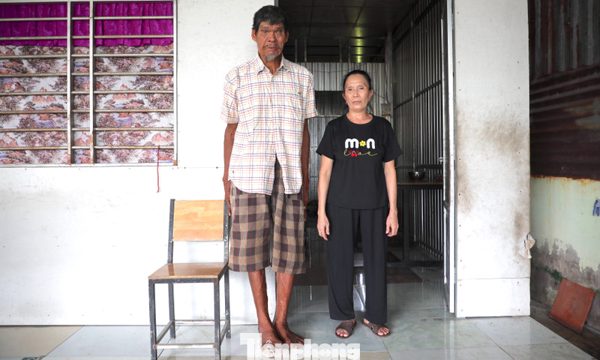 Bị bỏ rơi lúc 3 ngày tuổi, người 'khổng lồ' cao gần 2,2m ở Cần Thơ giờ ra sao?
