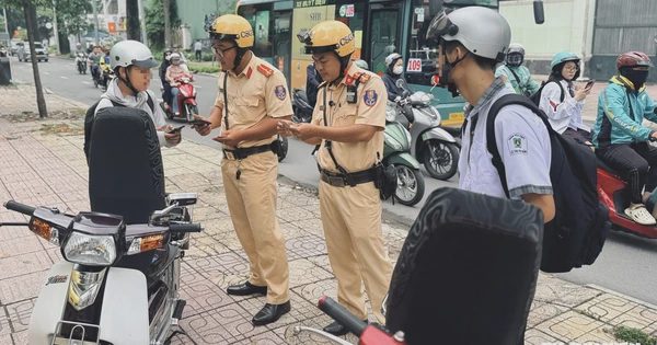 Bị CSGT thổi, học sinh bất ngờ: Phải đúng sinh nhật mới được chạy xe gắn máy?