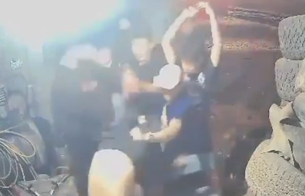 Bị đánh hội đồng sau khi nhắc nhở 'hát karaoke ồn'