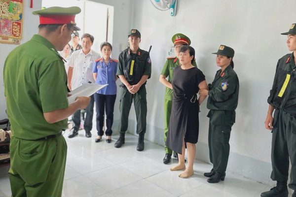 Bị đơn 2 vụ án dân sự bị bắt vì đăng tin sai sự thật trên Facebook