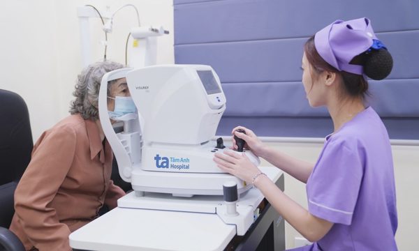Bị lão thị có cần đeo kính thường xuyên?