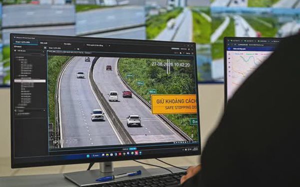 Bị phạt nguội do xe khác chen vào khoảng cách an toàn, cách nào để 'minh oan'?