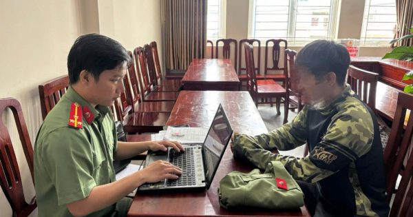 Bị phạt vì dùng AI ghép ảnh mặc trang phục công an để câu view