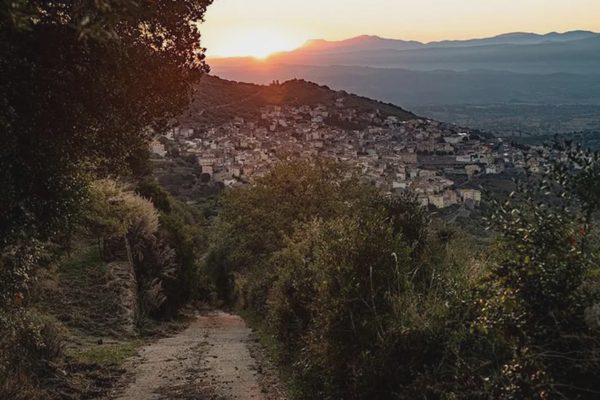 Bí quyết sống thọ đến 100 tuổi từ ngôi làng trên vùng đồi núi ở Italy