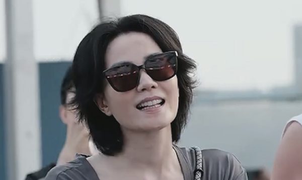 Bí quyết 'trẻ mãi không già' của Vương Phi ở tuổi 57