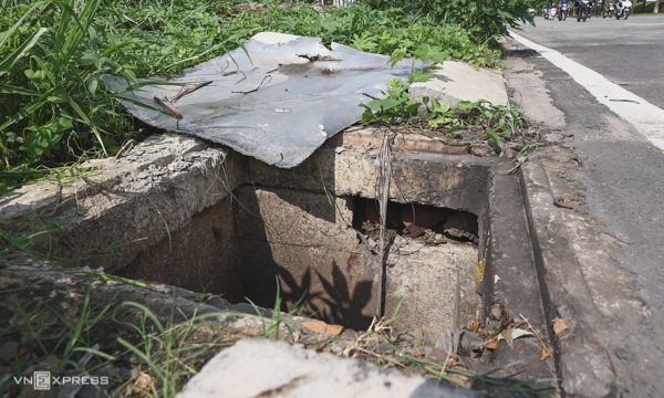 Bị tai nạn vì hố ga mất nắp trên đường, kiện đòi cơ quan nào bồi thường?