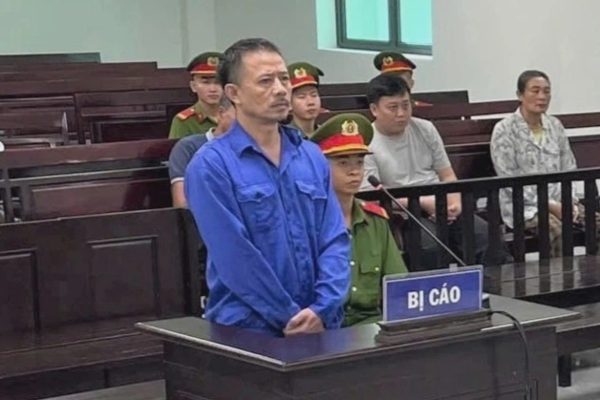 Bị tát 2 lần, người đàn ông nhặt kéo đâm bạn trọ tử vong