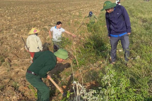 Bí thư, chủ tịch xã cùng ra đồng... bắt chuột