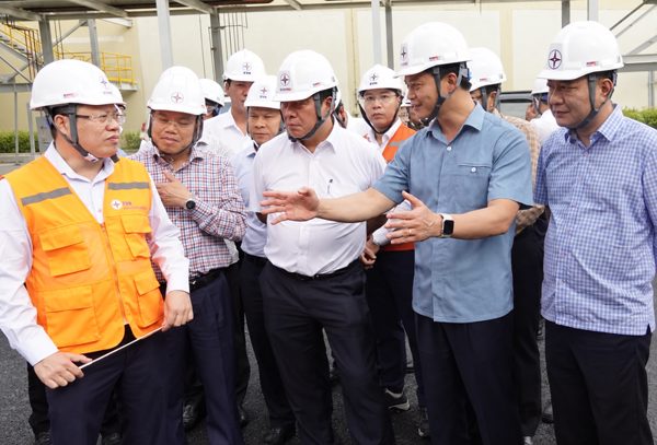 Bí thư Quảng Trị kiểm tra trung tâm điện lực ngay sau nhậm chức