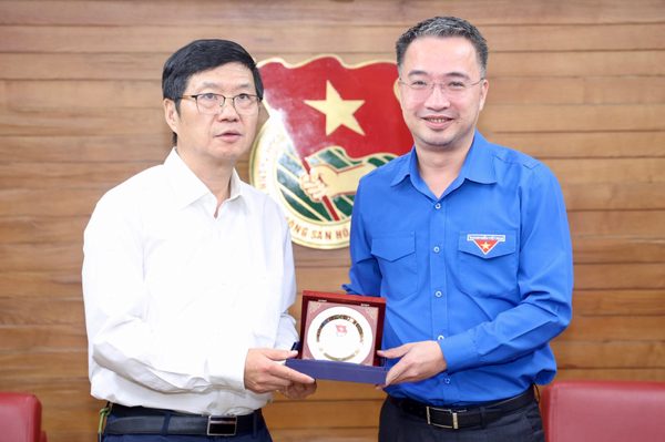 Bí thư T.Ư Đoàn Nguyễn Tường Lâm tiếp Đoàn đại biểu Báo Thanh niên Trung Quốc