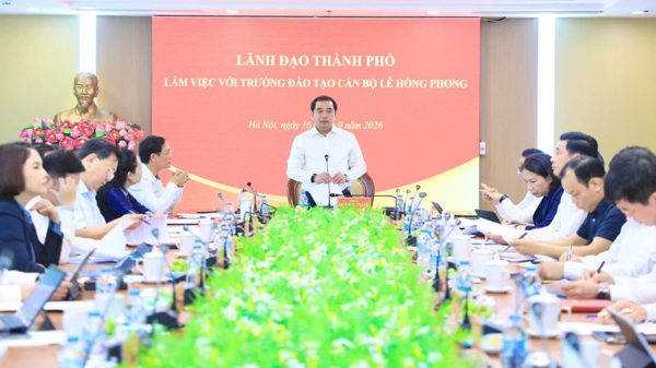 Bí thư Thành ủy Hà Nội làm việc với Trường Đào tạo cán bộ Lê Hồng Phong