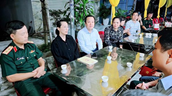 Bí thư Tỉnh ủy Hưng Yên chia buồn gia đình Thiếu tá hy sinh khi cứu người