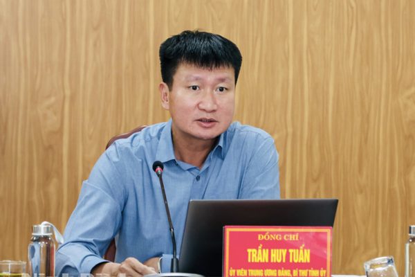 Bí thư Tỉnh ủy Ninh Bình chỉ đạo rà soát, giải quyết hồ sơ đất đai, tránh để dân đi lại nhiều