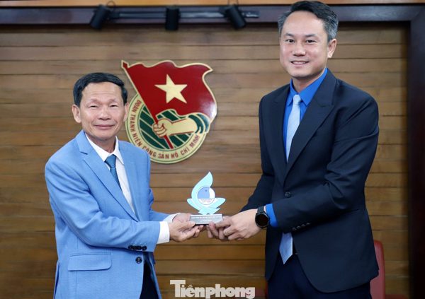 Bí thư Trung ương Đoàn tiếp đoàn đại biểu bác sĩ tình nguyện Hội LHTN Campuchia