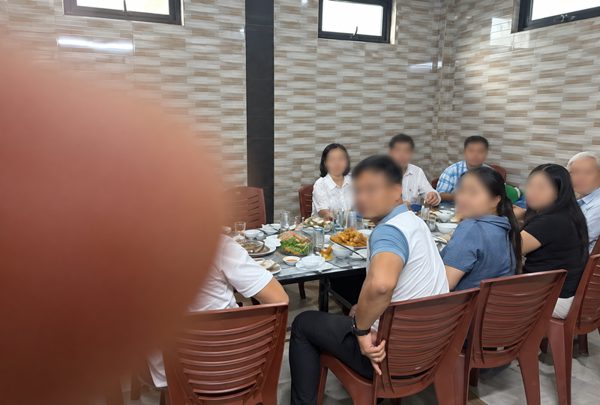 Bí thư xã bị phản ánh 'tụ tập ăn uống, sử dụng rượu, bia' trong giờ hành chính nói gì?