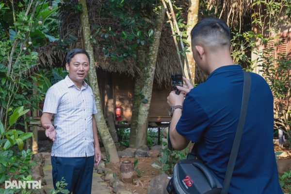 Bí thư xã làm clip "triệu viu", vạn du khách tìm đến trải nghiệm