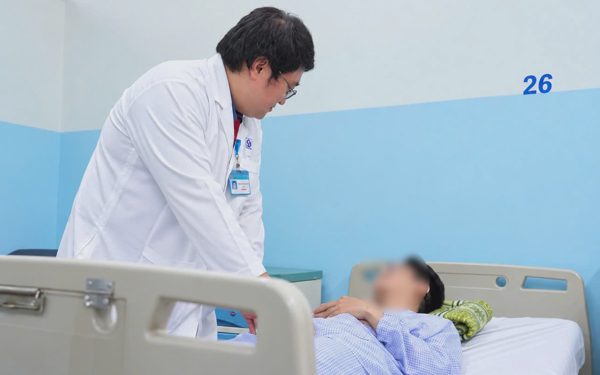 Bị xoắn tinh hoàn, 2 thanh niên nhập viện cấp cứu trong đêm