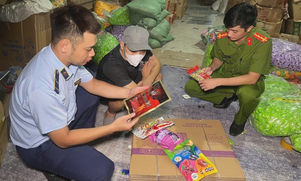 Biến bánh kẹo trôi nổi thành hàng có mã vạch nước ngoài
