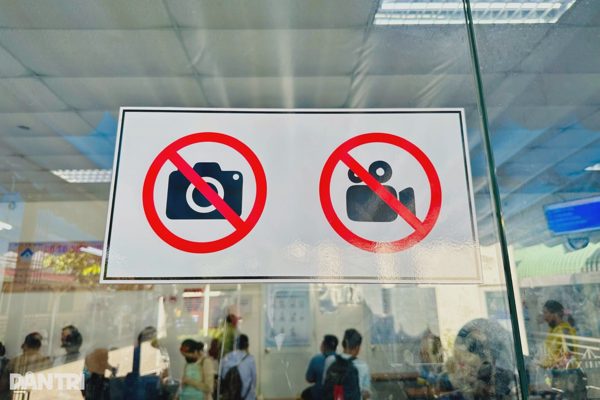 Biển cấm quay phim, chụp ảnh ở bệnh viện và những băn khoăn của người bệnh