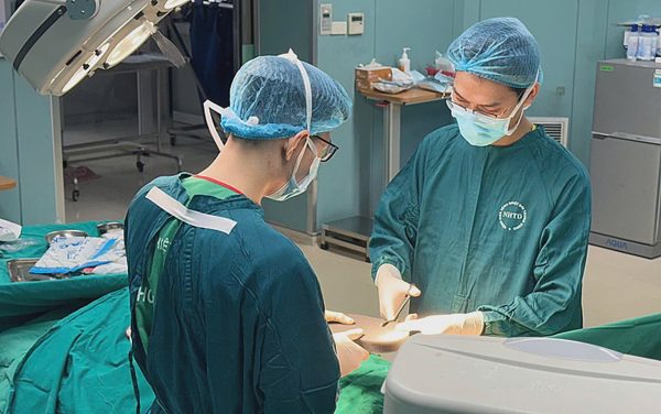 Biến chứng nặng sau đặt túi nâng ngực