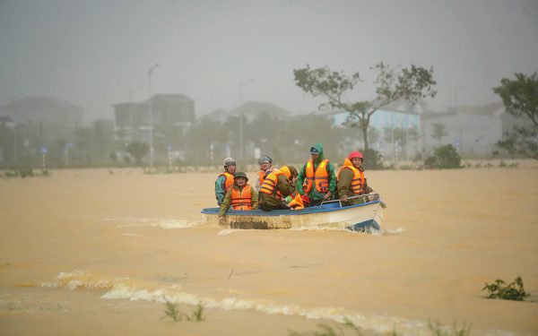 Biển Đông có thể có bão mới, miền Trung đối mặt đợt mưa lớn kéo dài