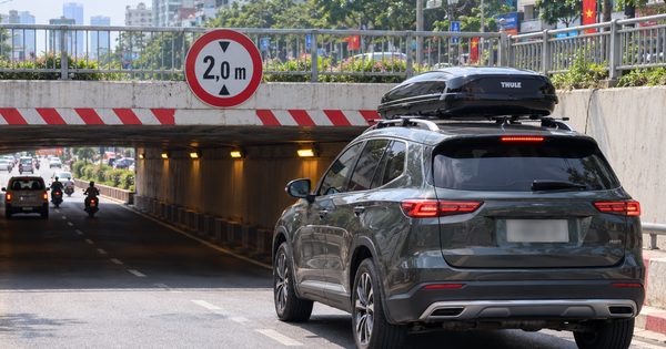 Biển hạn chế chiều cao: Tính đến nóc ô tô hay cả thùng đồ, giá nóc?