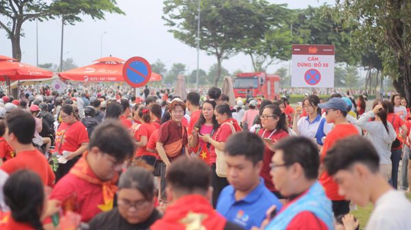 Biển người đổ về concert Tổ quốc trong tim