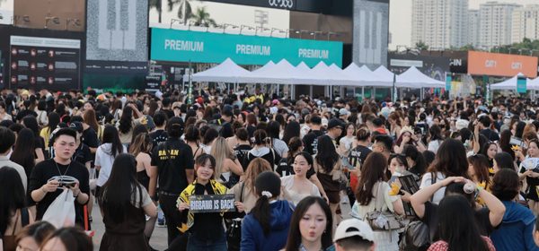 Biển người đổ về Mỹ Đình, giao thông tê liệt