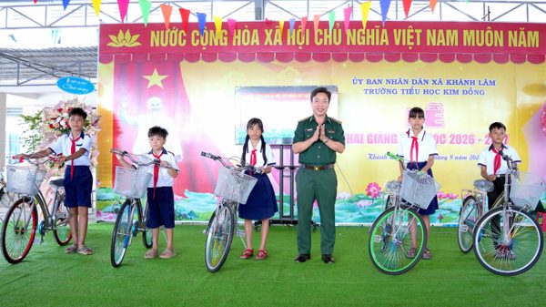 Biên phòng Cà Mau tiếp sức đến trường năm học mới