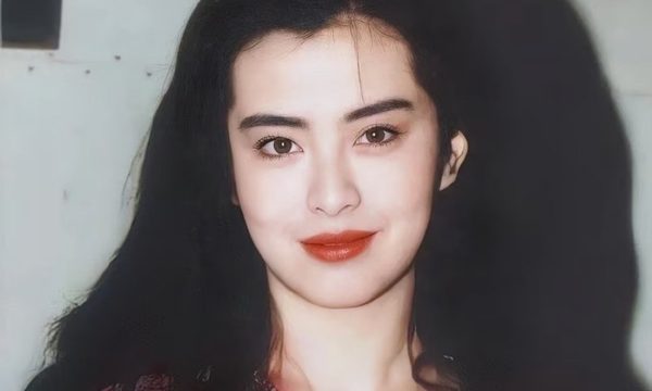 Biểu tượng nhan sắc bất ngờ trả lời phỏng vấn sau 22 năm rời showbiz