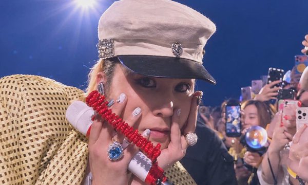 BigBang quỳ gối cảm ơn khán giả