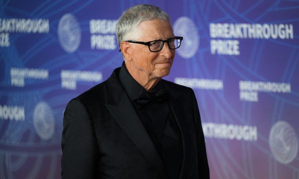 Bill Gates kêu gọi 'để dành' công việc cho con người thời AI