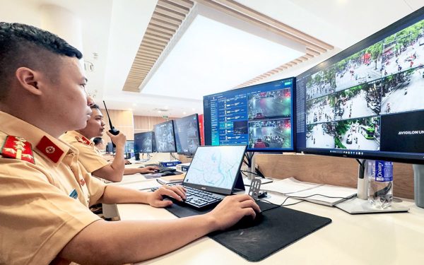 Bịt mặt, che biển số xe vẫn có thể soi ra khi hạ tầng AI Factory đủ mạnh