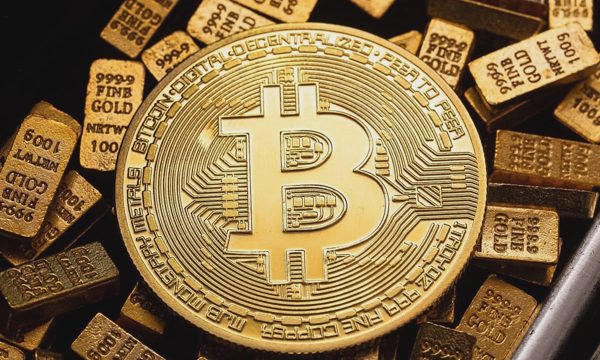 Bitcoin ngày càng vượt vàng giữa lo ngại nợ công toàn cầu