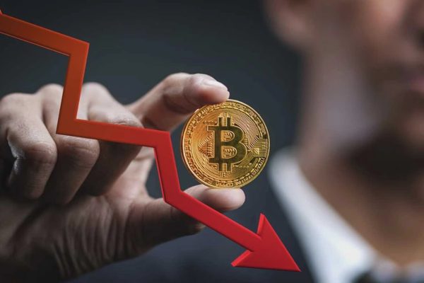 Bitcoin rớt đáy một tháng vì lạm phát nóng, nỗi lo Fed tăng lãi suất