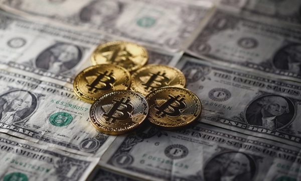 Bitcoin trở lại mốc 70.000 USD