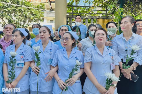 "Blouse trắng” xúc động tiễn đưa 731 hài cốt liệt sĩ về nơi an nghỉ