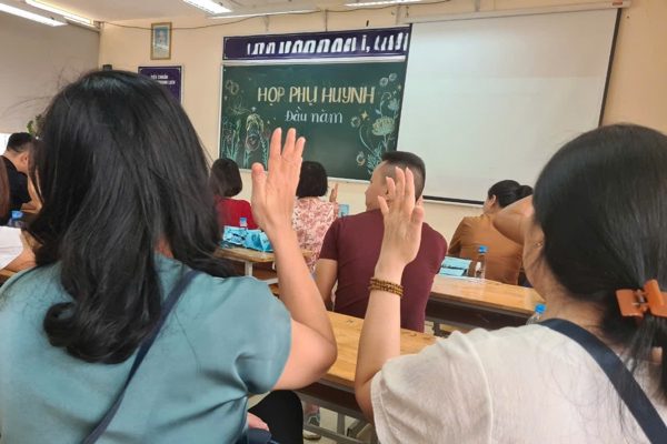Bỏ bắt buộc họp phụ huynh 3 lần/năm: Cha mẹ muốn giảm các cuộc họp 'hình thức'