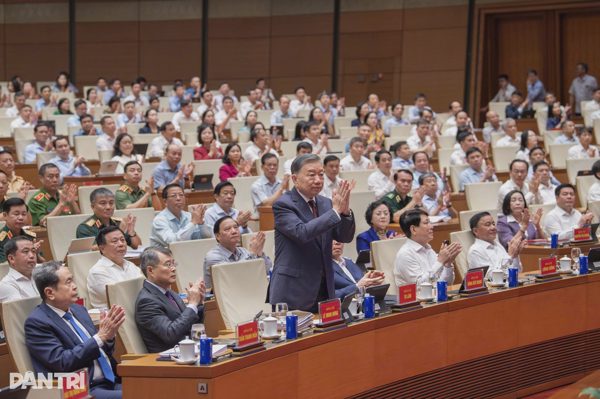 Bộ Chính trị, Ban Bí thư quán triệt 6 chuyên đề của Hội nghị Trung ương 4